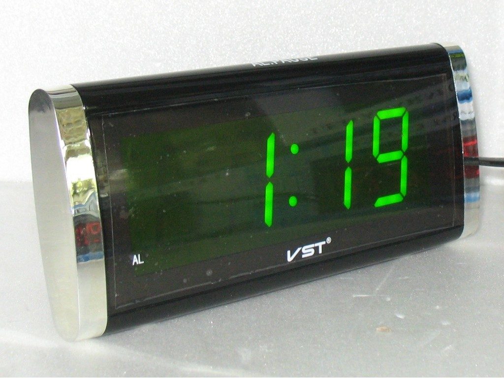 VST-730-4 Электронные сетевые часы